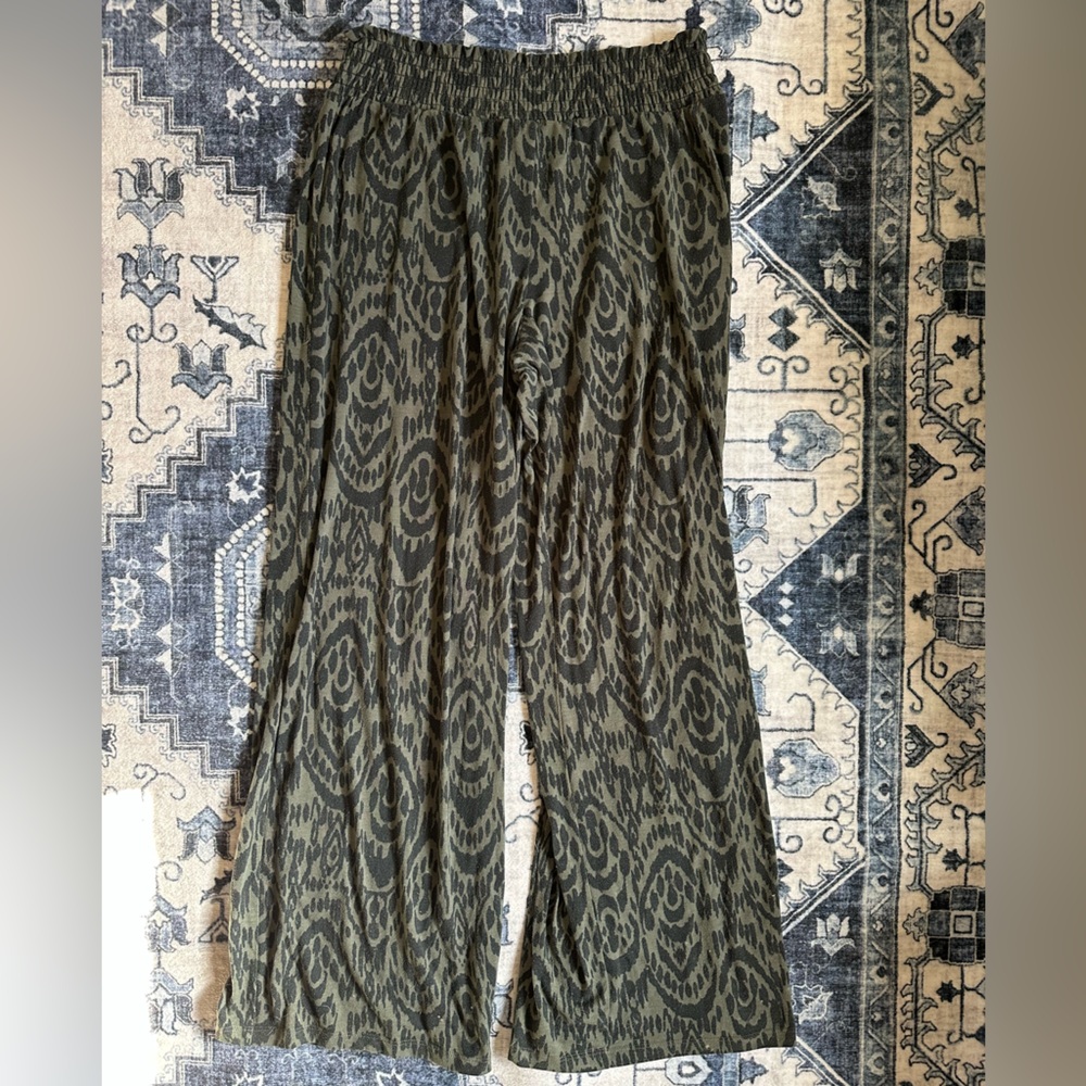 Mossimo green & black flowy wide leg pants